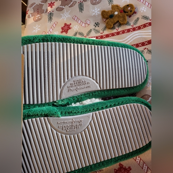NWT DF by Dearforms Gingerbread Official Cookie Tester Slippers. Never worn. - Picture 3 of 4